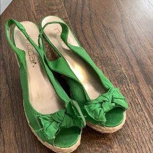 Green bow shoes